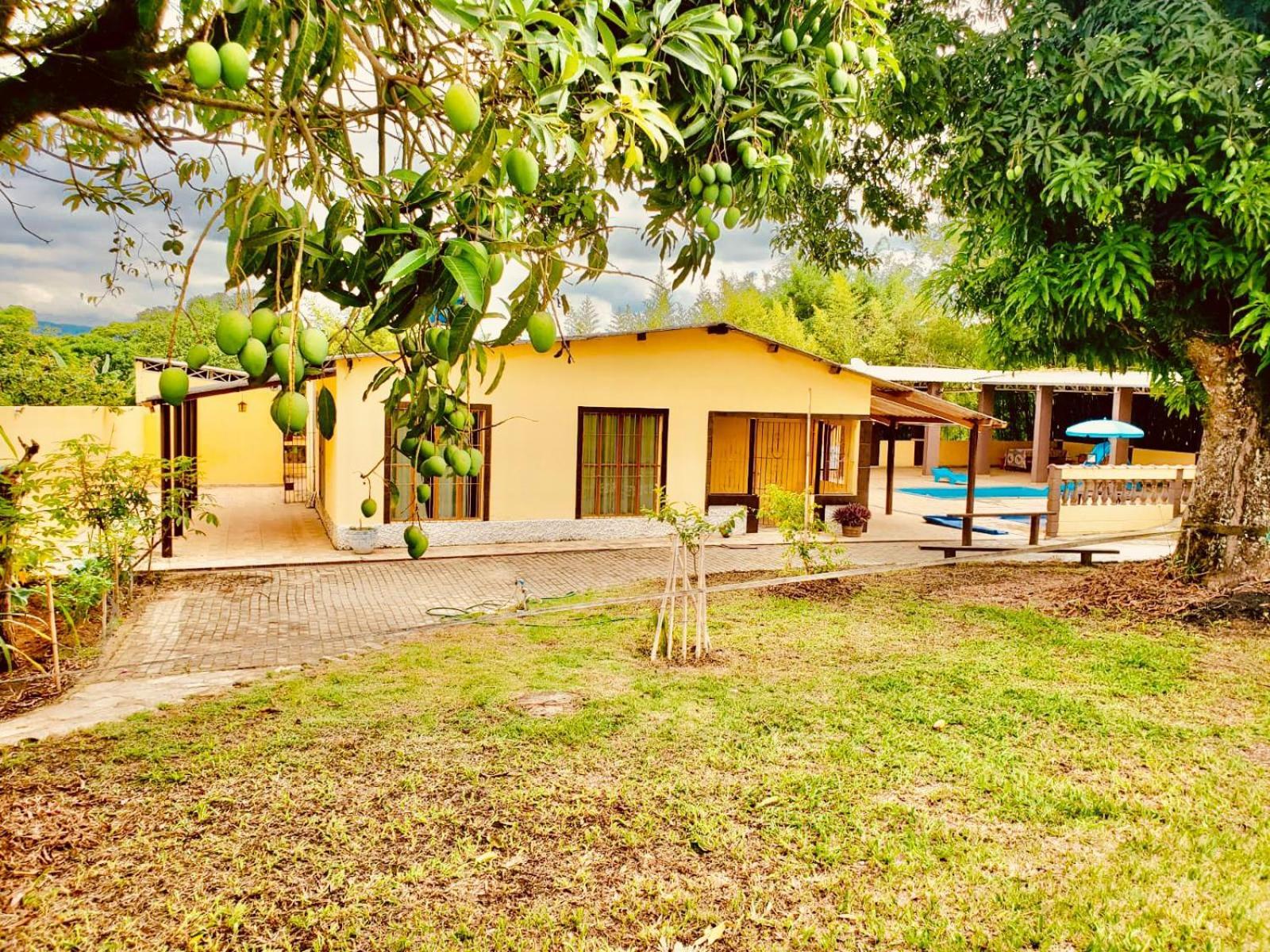 Guaratinguetá Chacara Charmosa Com Piscina, Campo De Futebolヴィラ エクステリア 写真