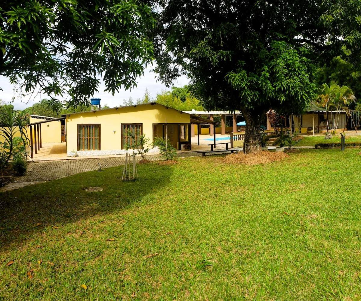Guaratinguetá Chacara Charmosa Com Piscina, Campo De Futebolヴィラ エクステリア 写真